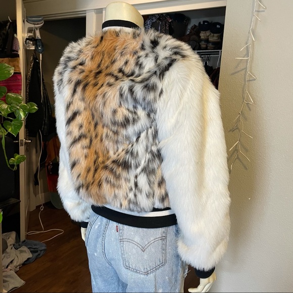 Animal print faux fur bomber - Picture 2 of 3